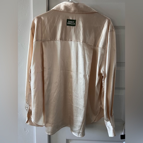 Daily Drills Silky Top!!! No stains - Picture 4 of 5